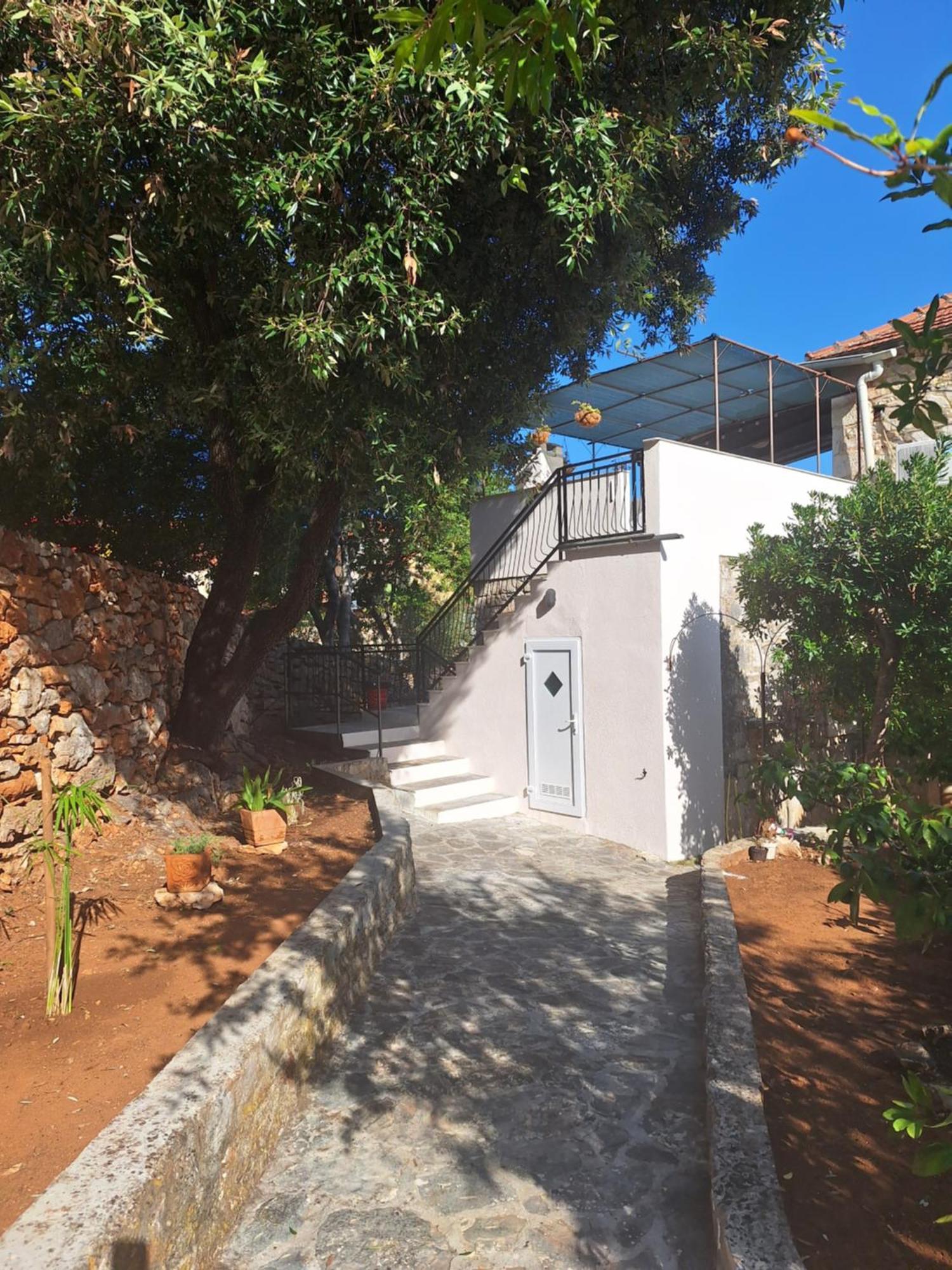 Two-Bedroom Apartment With Sea View,Big Terrase And Garden Stari Grad  Esterno foto