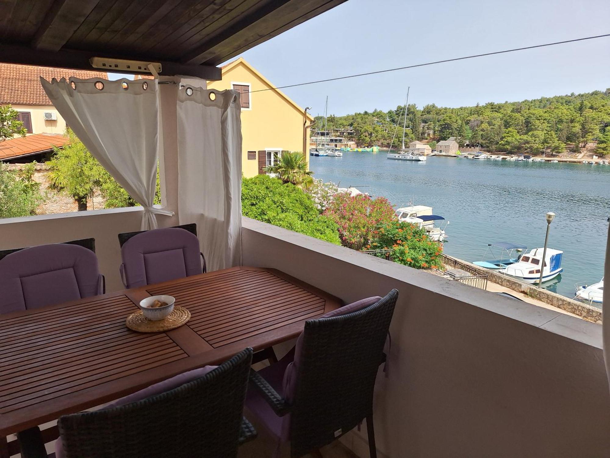 Two-Bedroom Apartment With Sea View,Big Terrase And Garden Stari Grad  Esterno foto